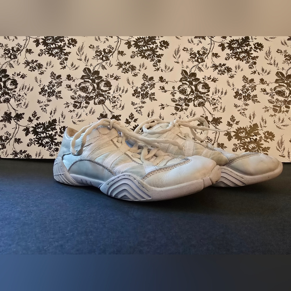 NFINITY Evolution White Sneakers